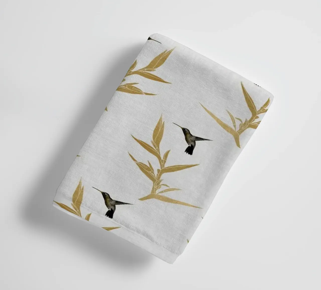Colibrì e fiori II asciugamano da bagno da Orara Studio