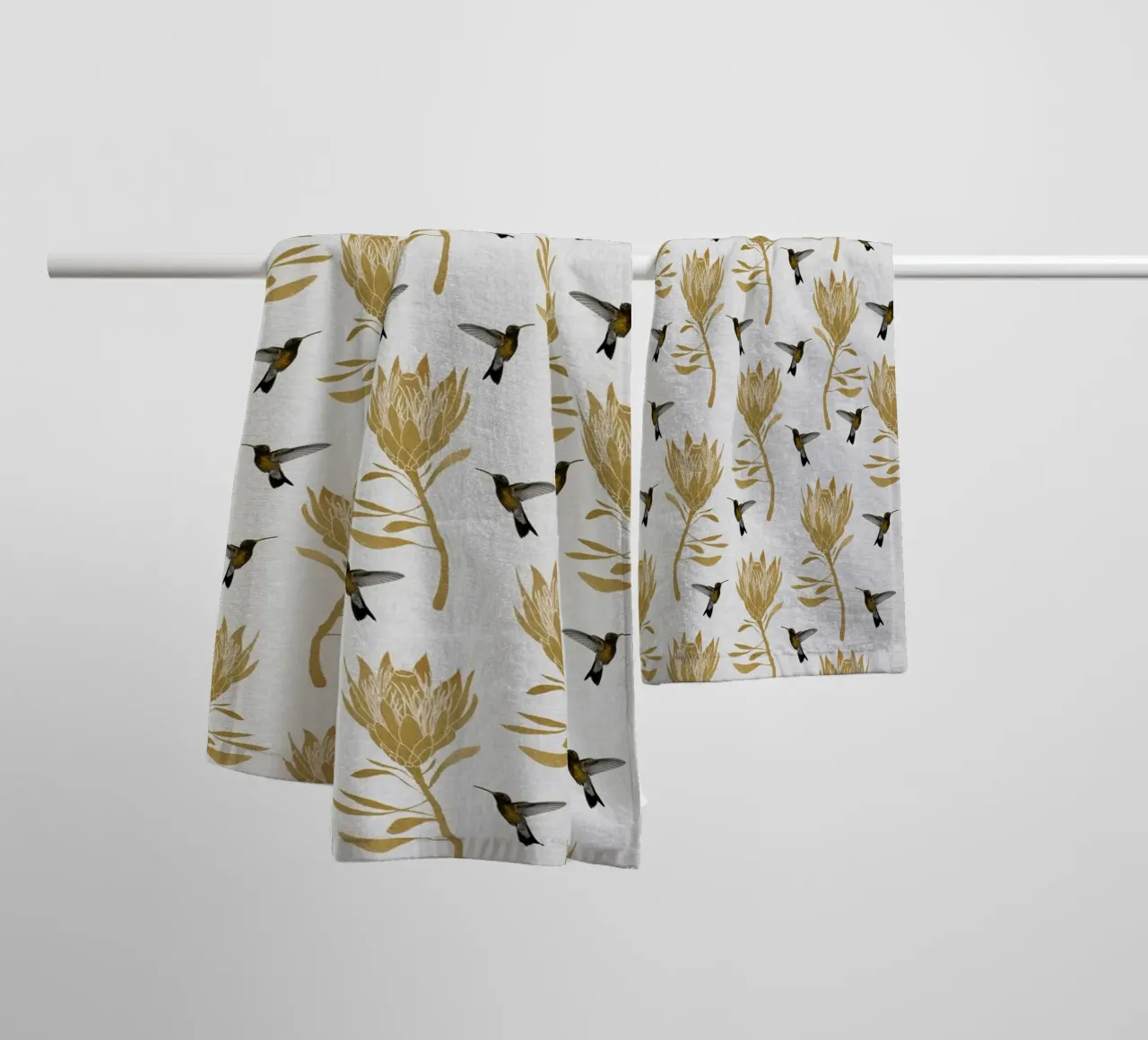 Colibrì e fiori I asciugamano da bagno da Orara Studio