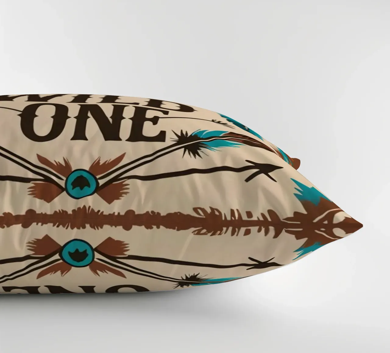 Piume e frecce con "WILD ONE cuscino da DesignDoodle