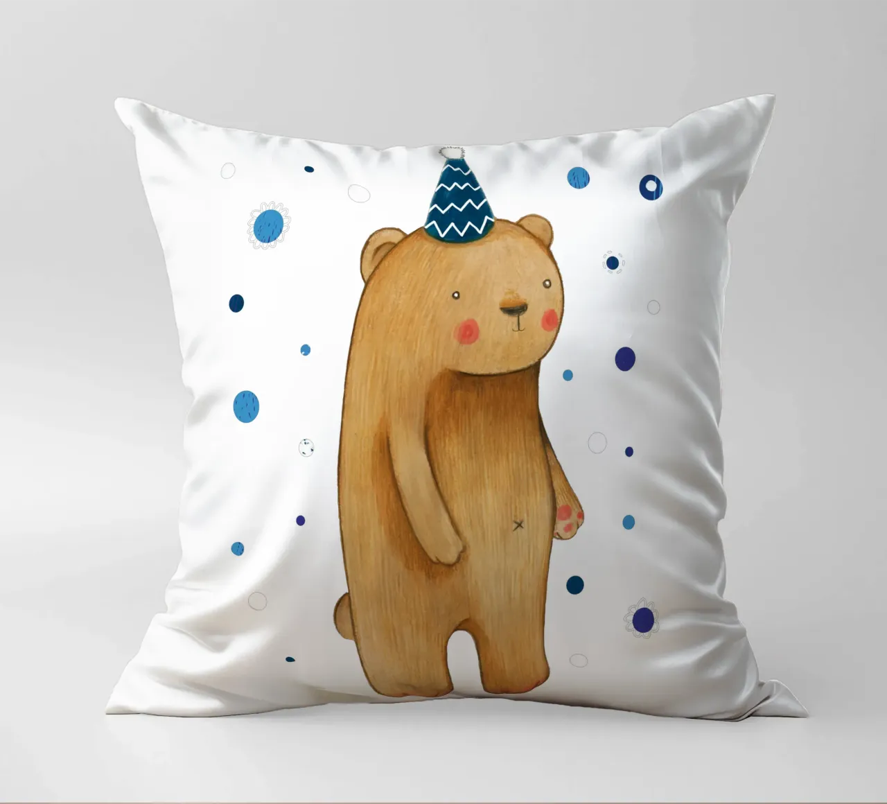 Judith Loske - Orso di compleanno cuscino da The Artcircle