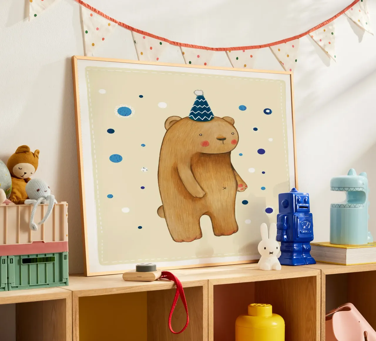 Judith Loske - Orso di compleanno poster con telaio in plastica da The Artcircle