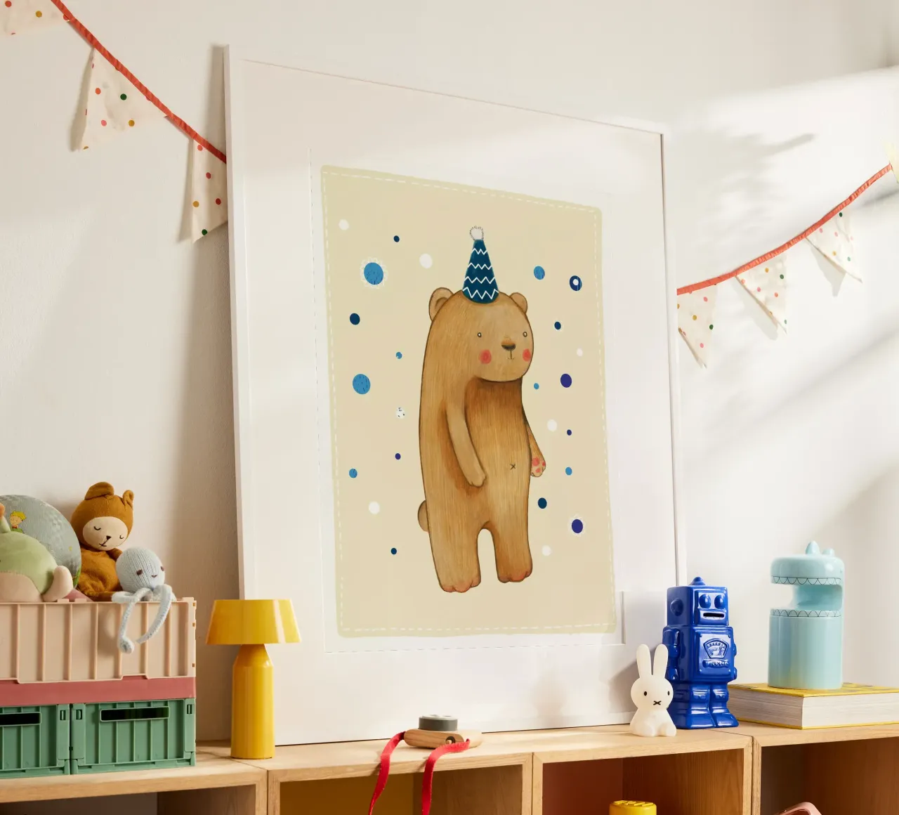 Judith Loske - Orso di compleanno poster con telaio in plastica da The Artcircle