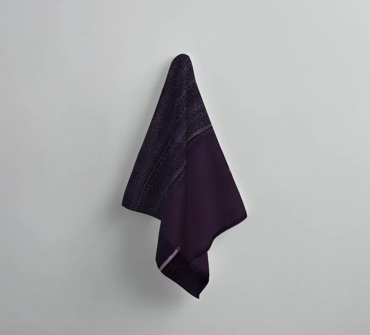 abstract colorfields 2 - purple asciugamano da bagno da IRIS LEHNHARDT FINE ART