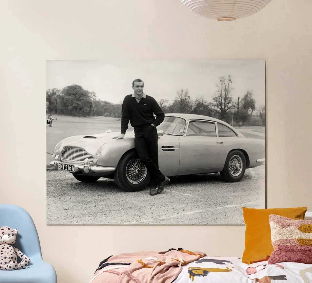 Man met oldtimer poster van Shiva Shops