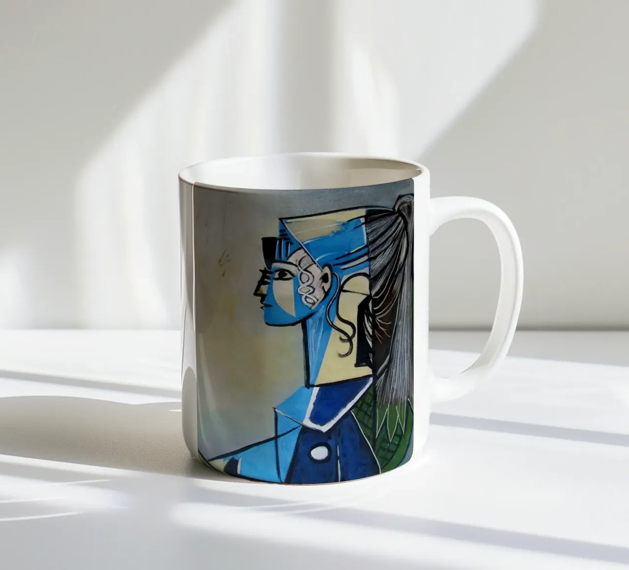 donna in abito blu tazza in ceramica da eternal nino