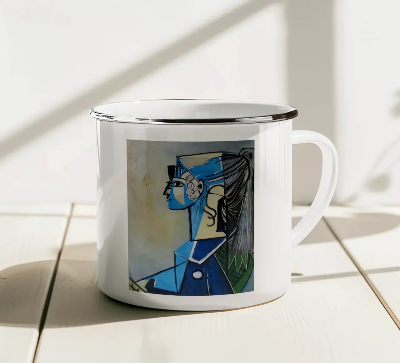 donna in abito blu tazza in smalto da eternal nino