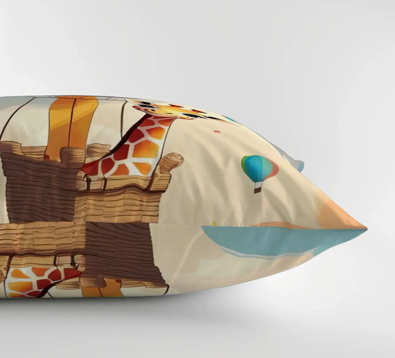 Giraffa felice in mongolfiera cuscino da DesignDoodle