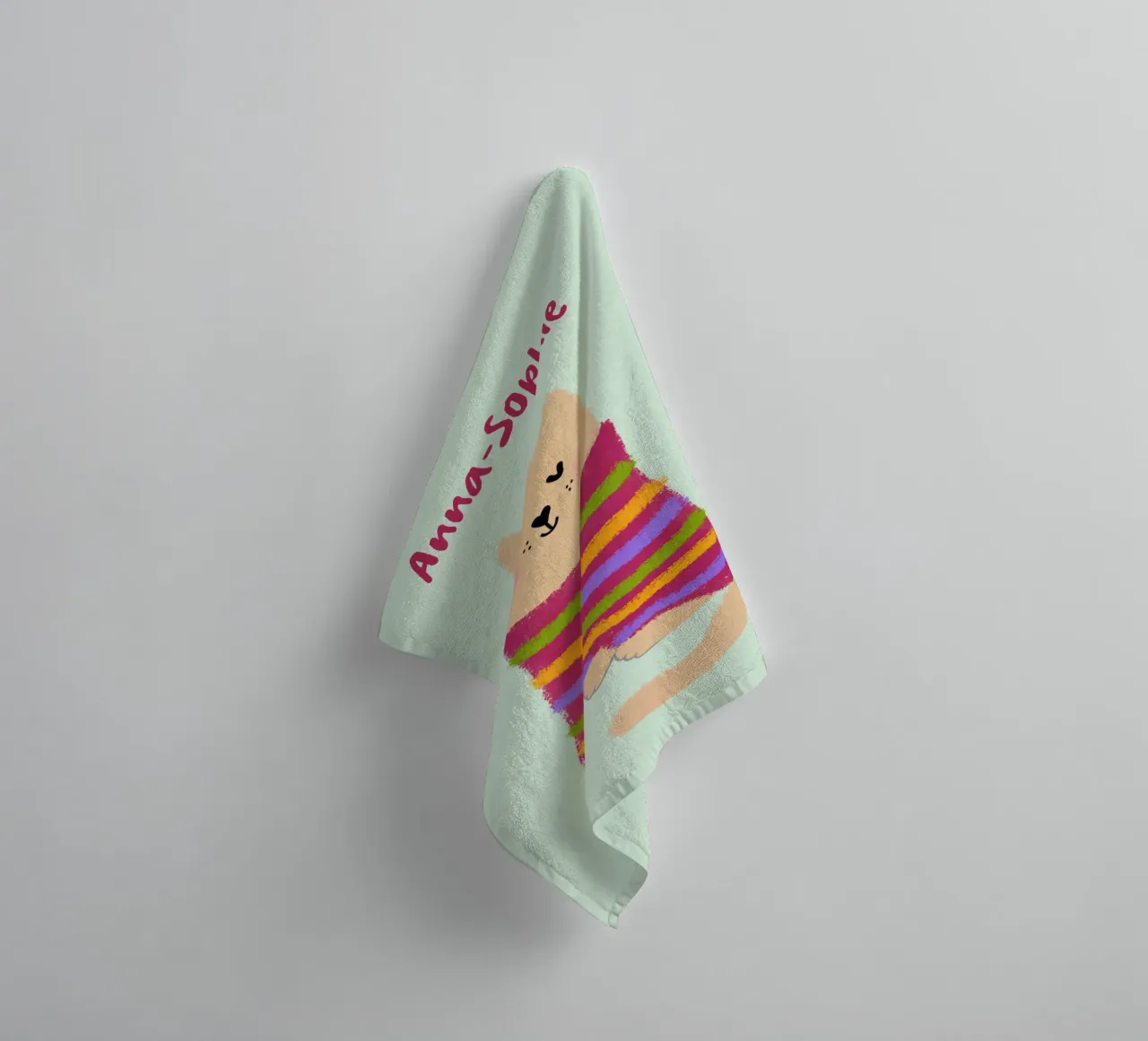 Gatto con maglione a righe asciugamano da bagno da Illustration Raissa Oltmanns