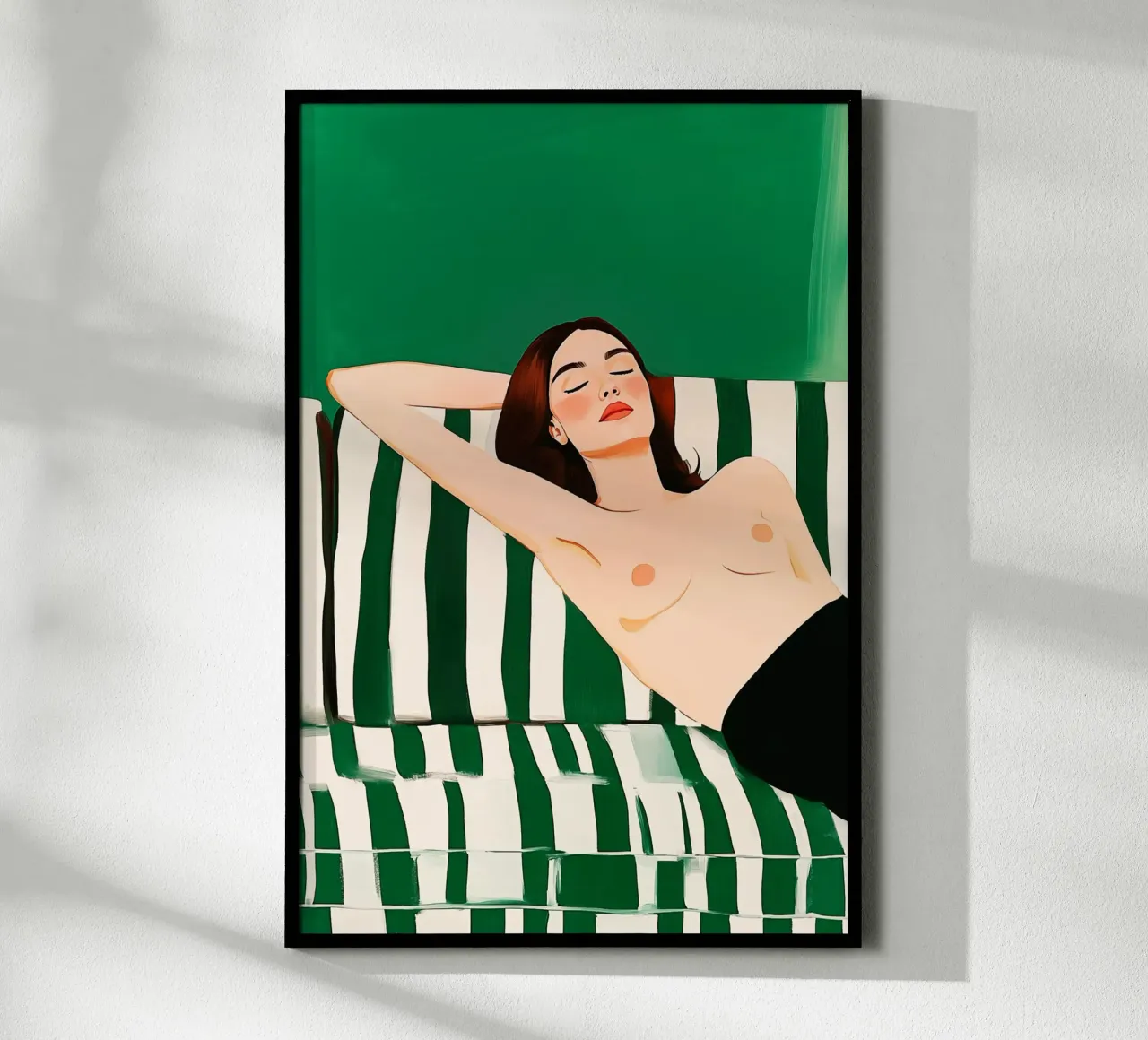 Nudo nel verde | Giovane donna quasi nuda poster con telaio in legno da Autofocus