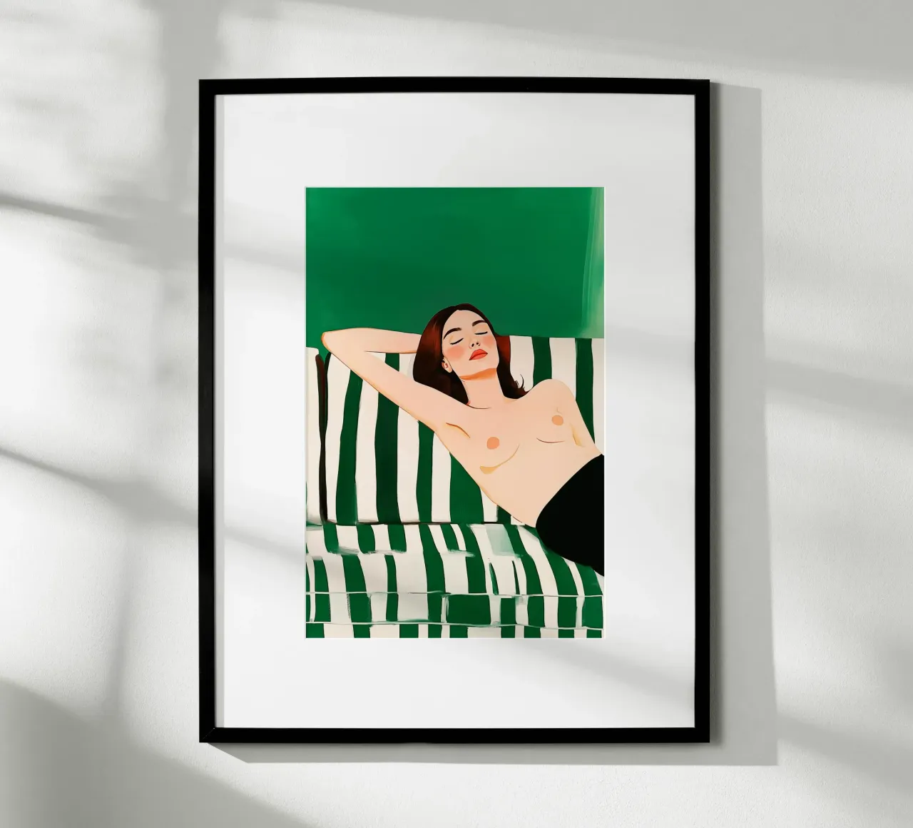 Nudo nel verde | Giovane donna quasi nuda poster con telaio in legno da Autofocus