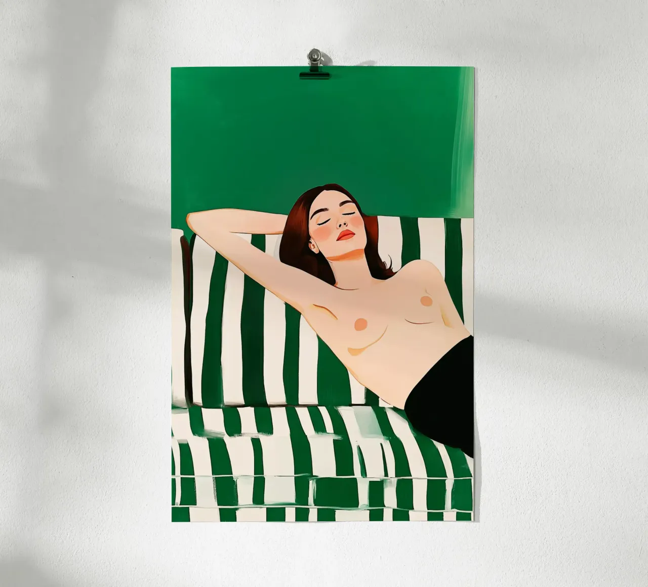 Nudo nel verde | Giovane donna quasi nuda poster con telaio in legno da Autofocus