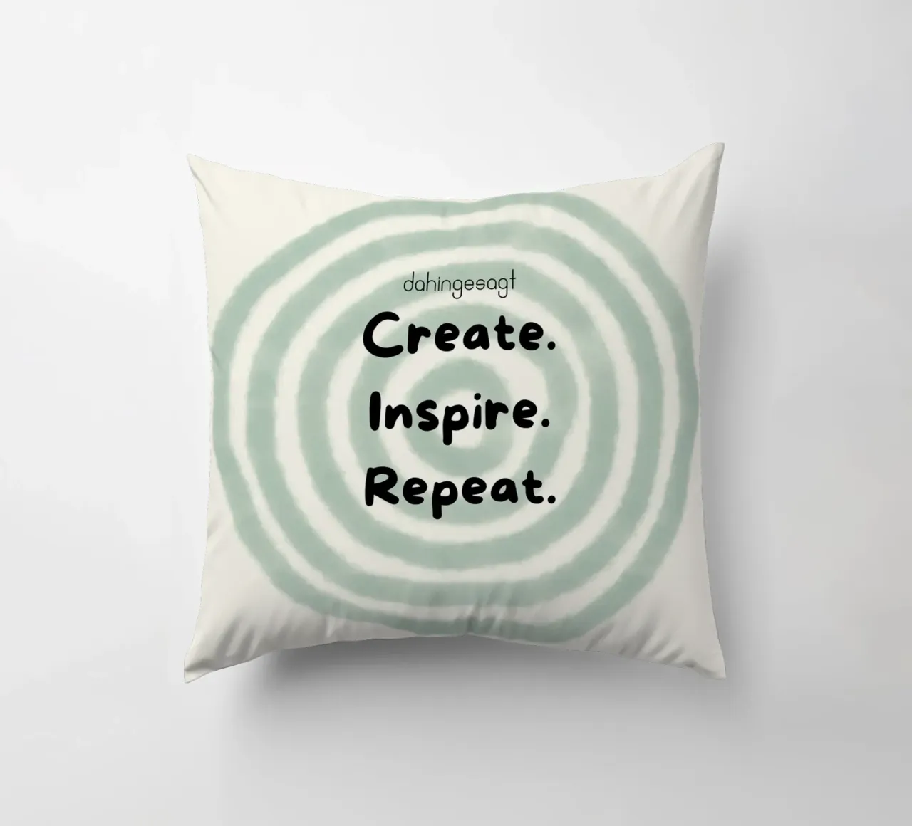 Create.Inspire.Repeat cuscino da AESTHETIC VIBES by Isabel
