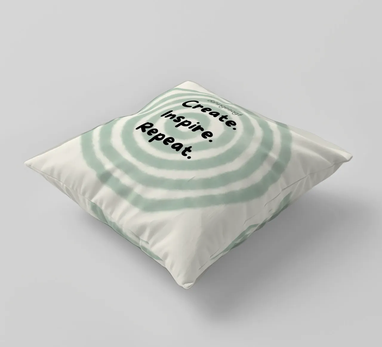Create.Inspire.Repeat cuscino da AESTHETIC VIBES by Isabel