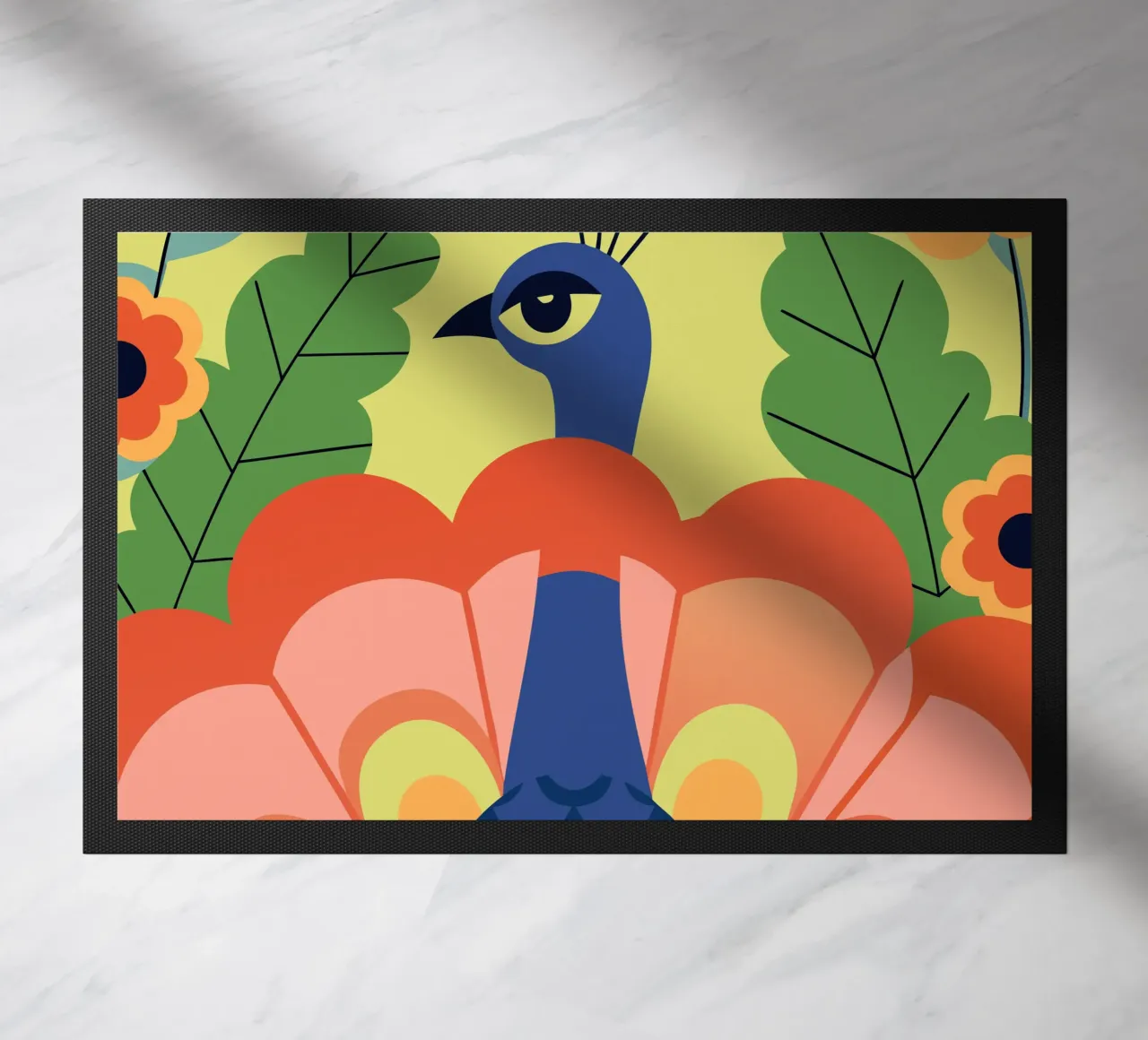 Pavone in un giardino fiorito zerbino da PROTECT ANIMALS