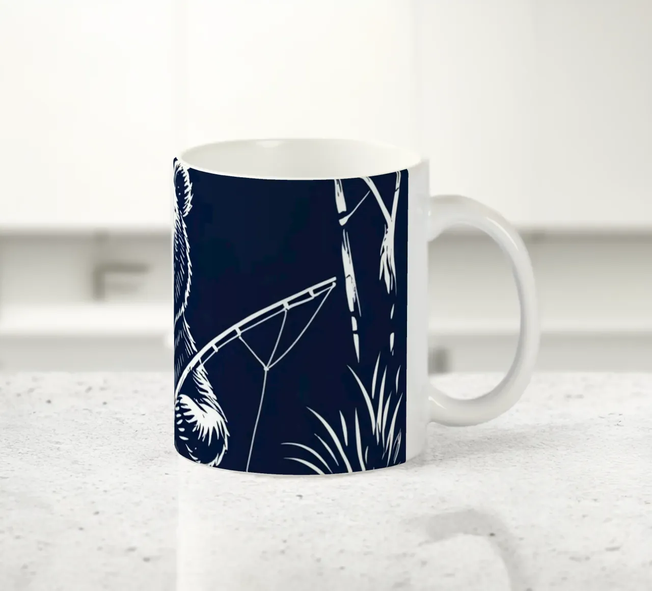 Pesca con l'orso in barca tazza in ceramica da DesignDoodle