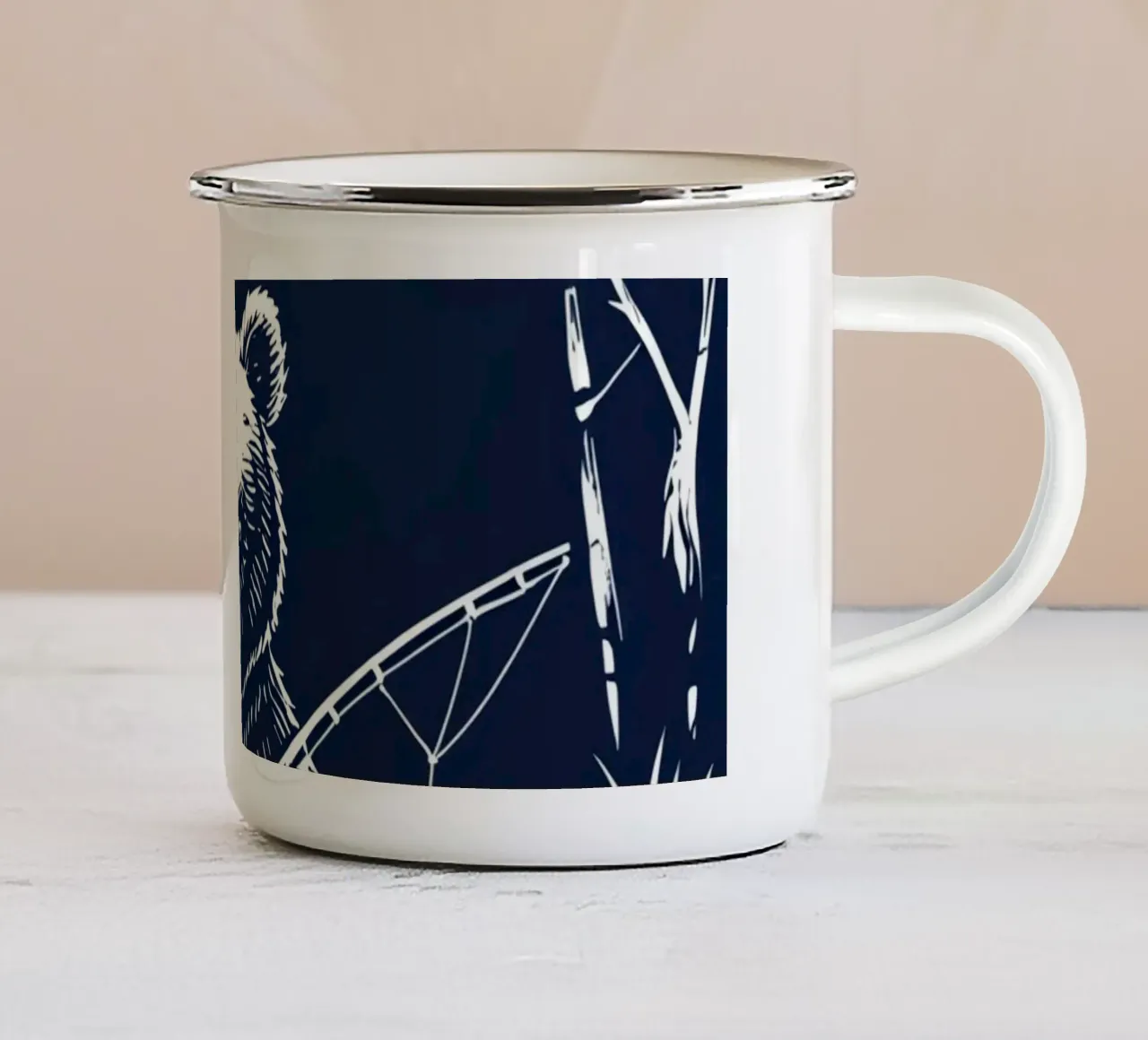 Pesca con l'orso in barca tazza in smalto da DesignDoodle
