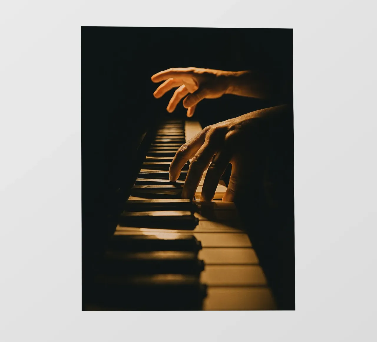 mani sul pianoforte pellicola backlit da PASMING