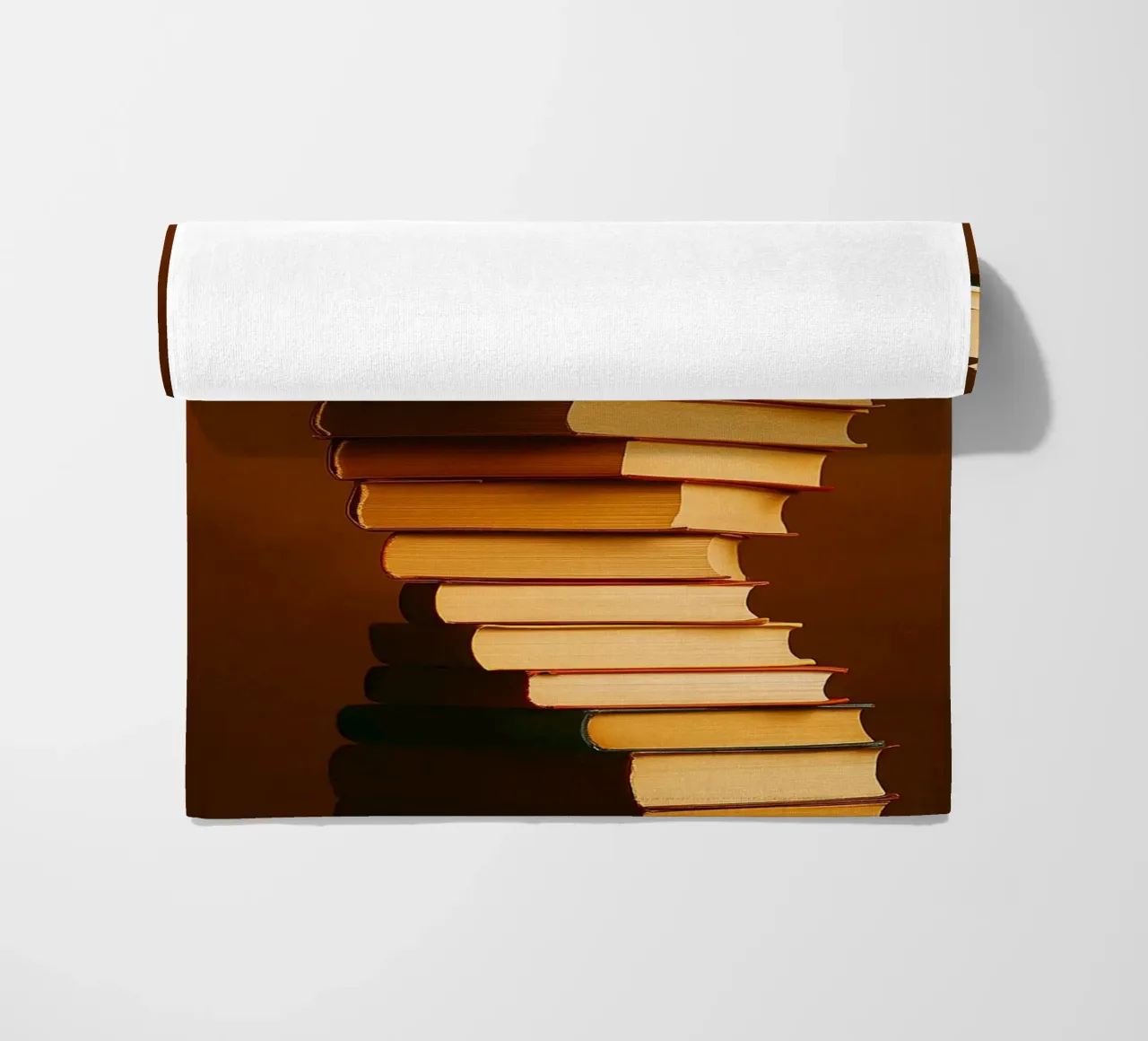 libri impilati telo mare da PASMING