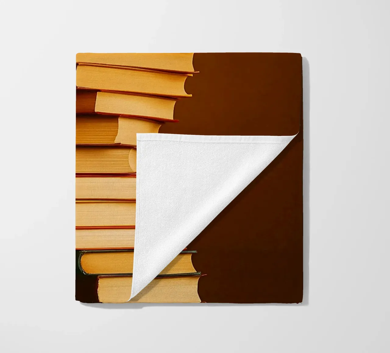 libri impilati telo mare da PASMING