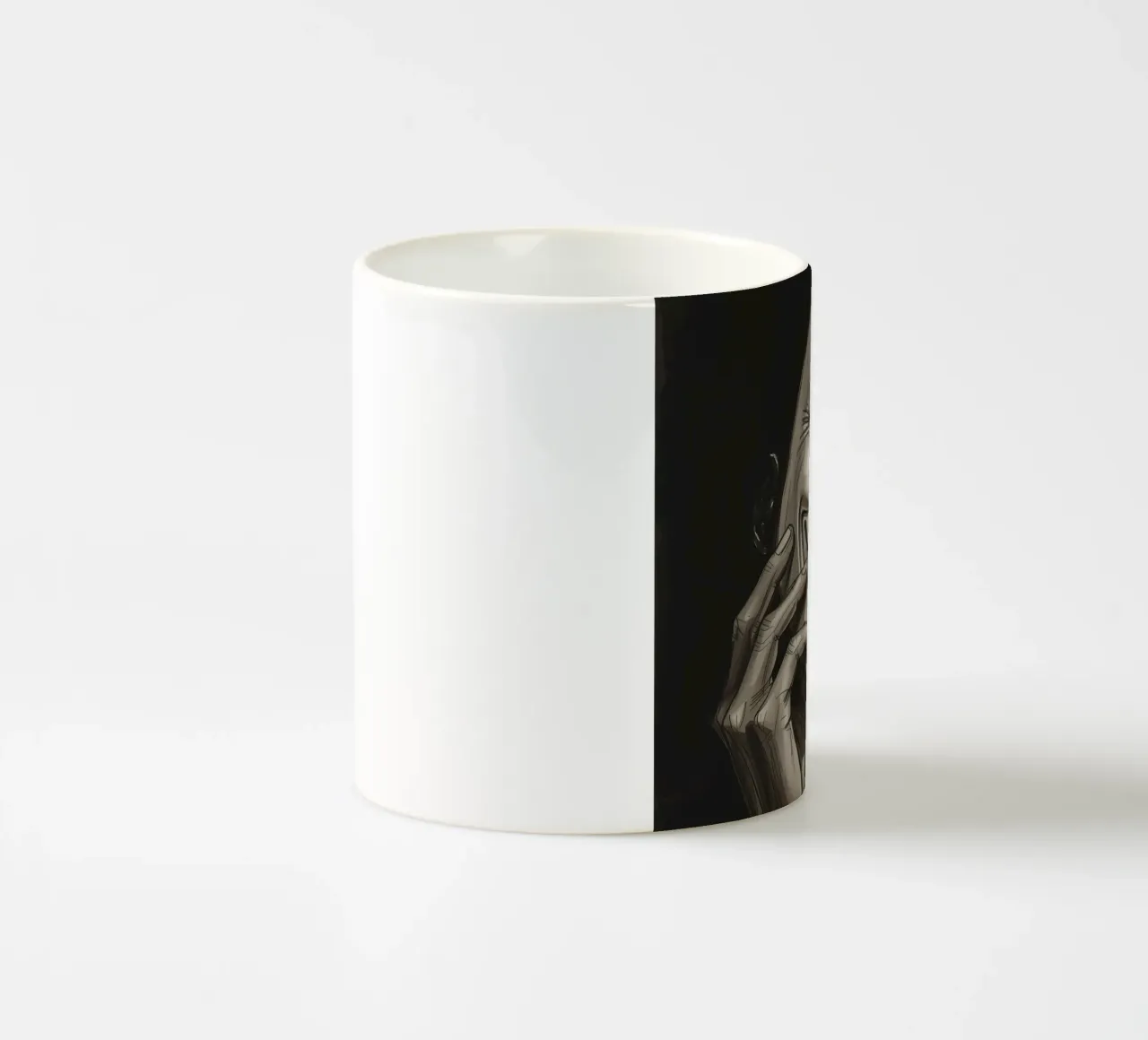 Maschera con mano e sorriso piangente tazza in ceramica da DesignDoodle