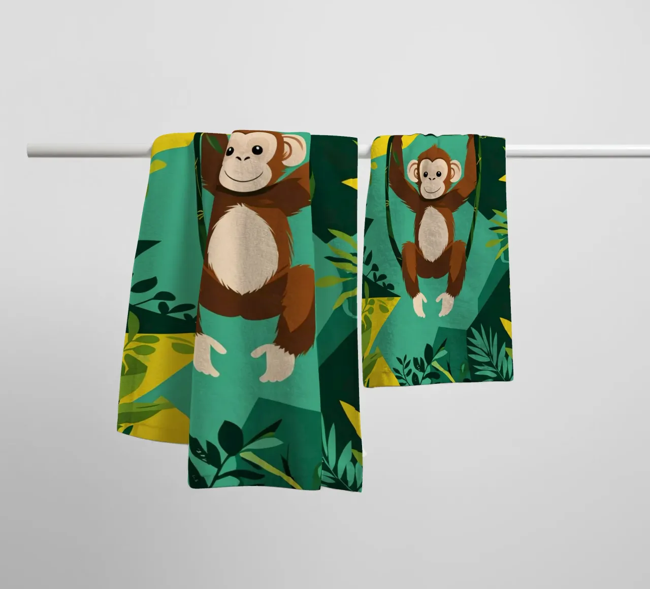 Scimmia felice appesa a una vite con fogliame asciugamano da bagno da DesignDoodle