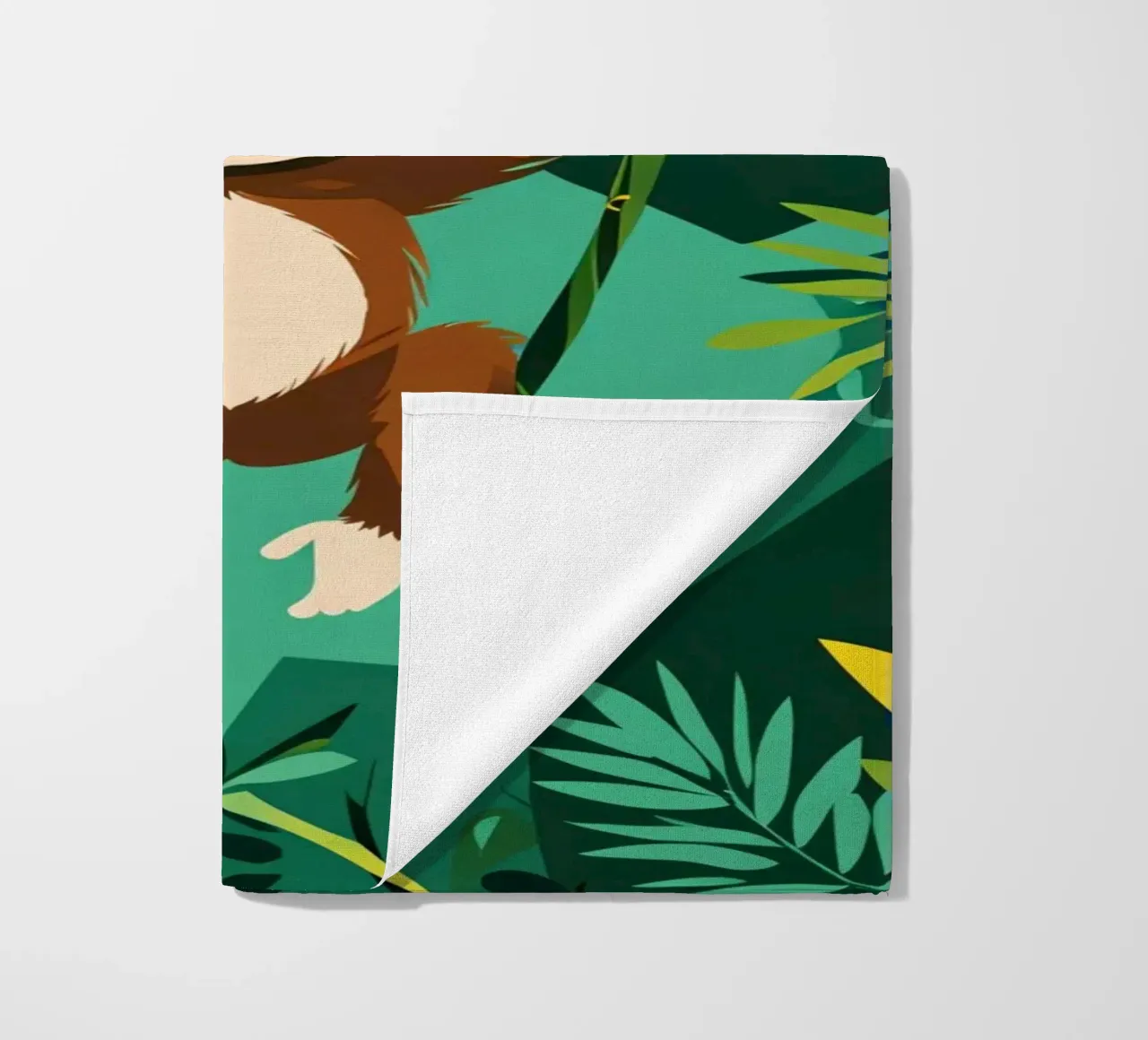 Scimmia felice appesa a una vite con fogliame telo mare da DesignDoodle