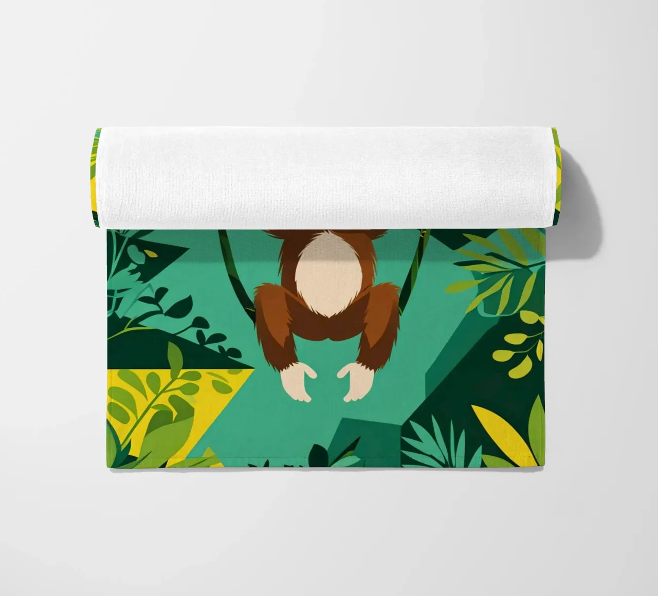 Scimmia felice appesa a una vite con fogliame telo mare da DesignDoodle