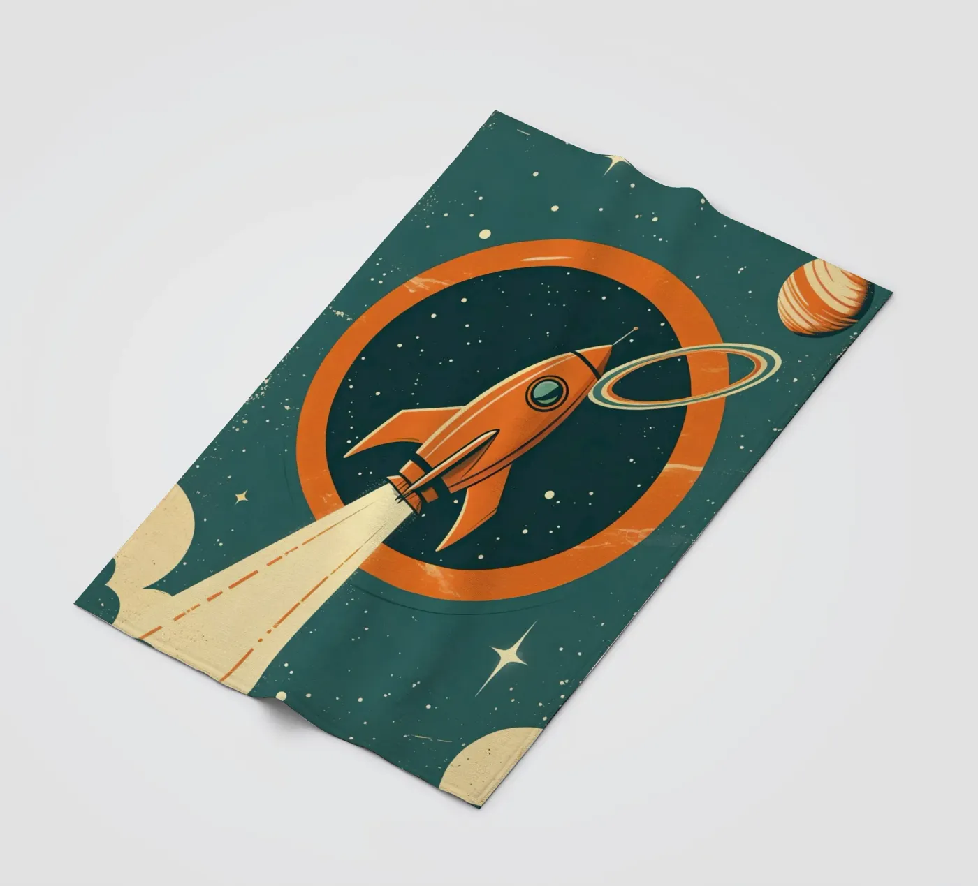 Retro Rocket Launch Through Celestial Ring fleecedeken van DesignDoodle