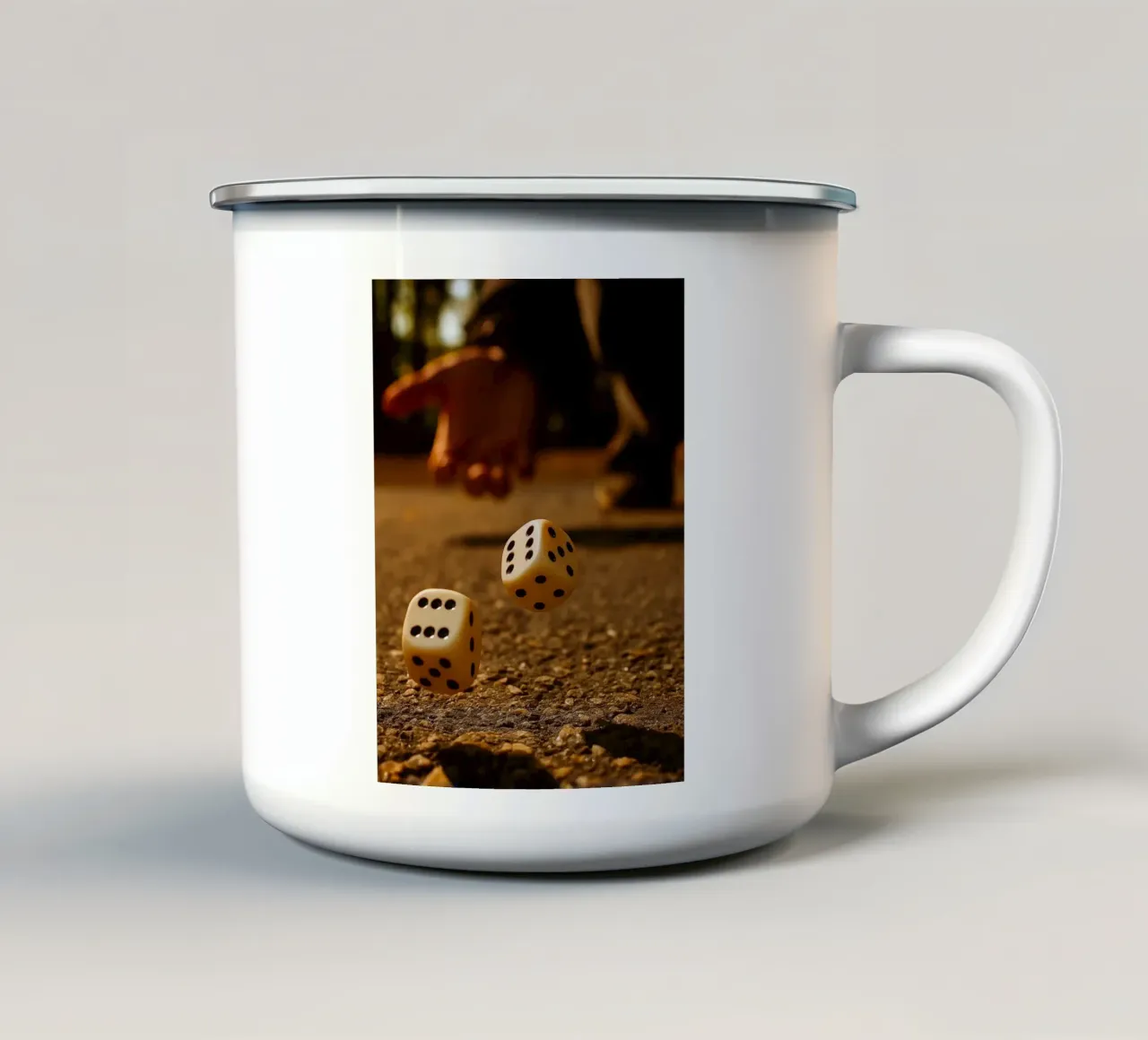 lanciare i dadi tazza in smalto da PASMING