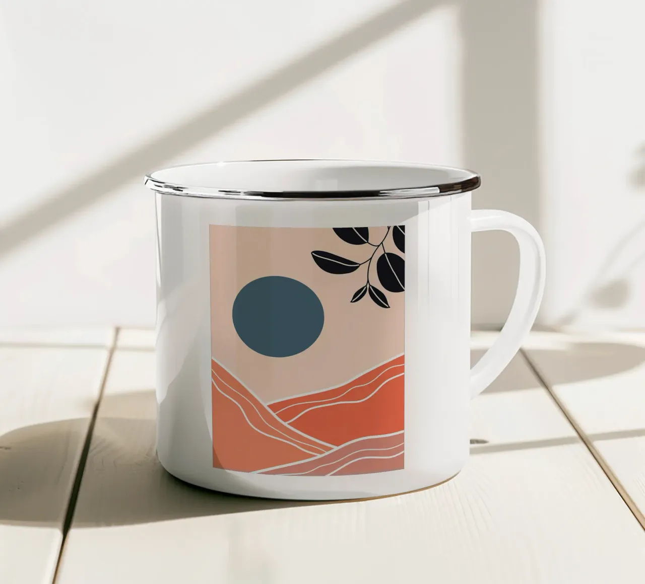 Montagna astratta con sole tazza in smalto da Locquinn Fuller