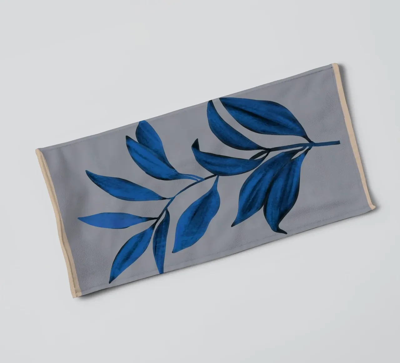 Blauer Zweig Handtuch von M.A.Z.U.N.