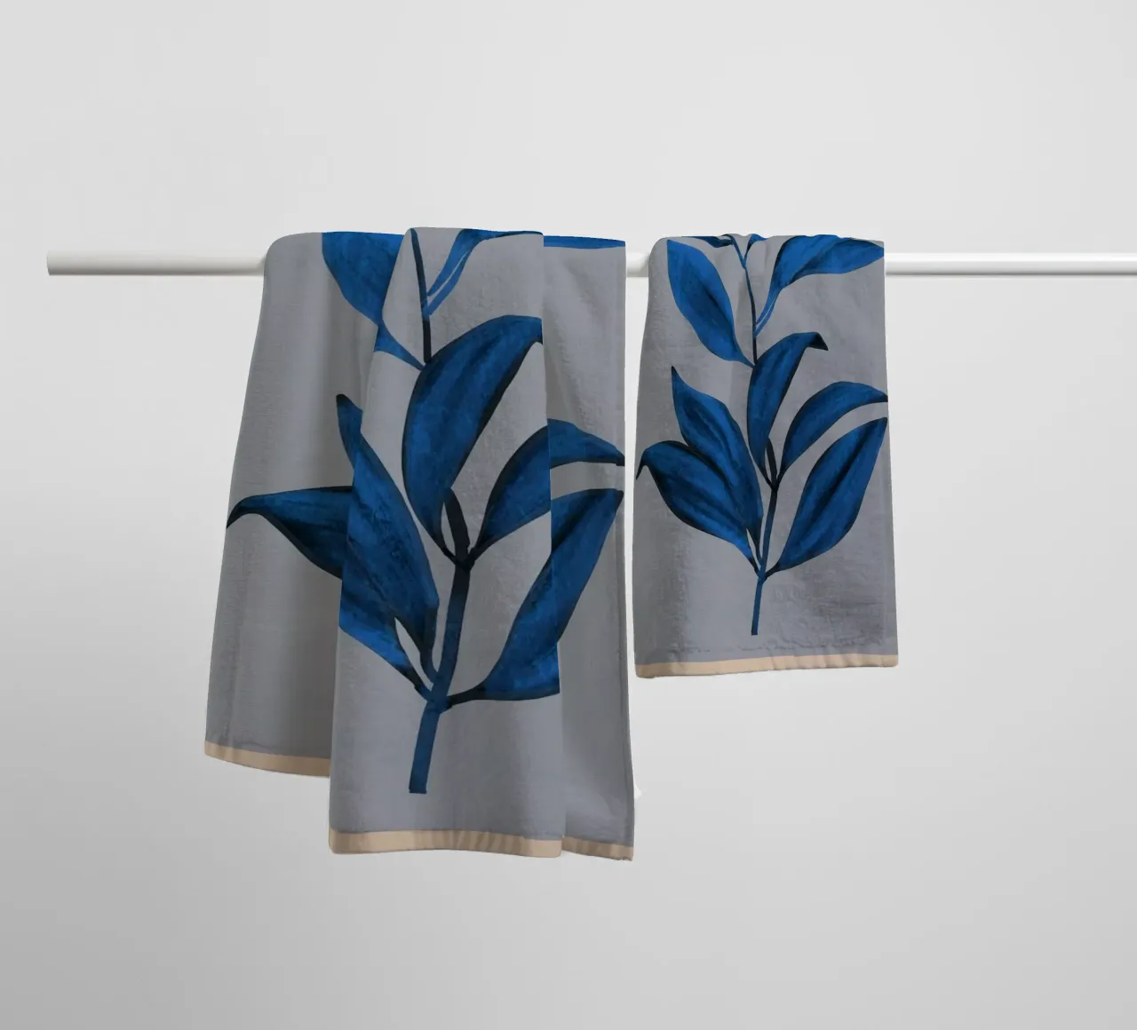Blauer Zweig Handtuch von M.A.Z.U.N.