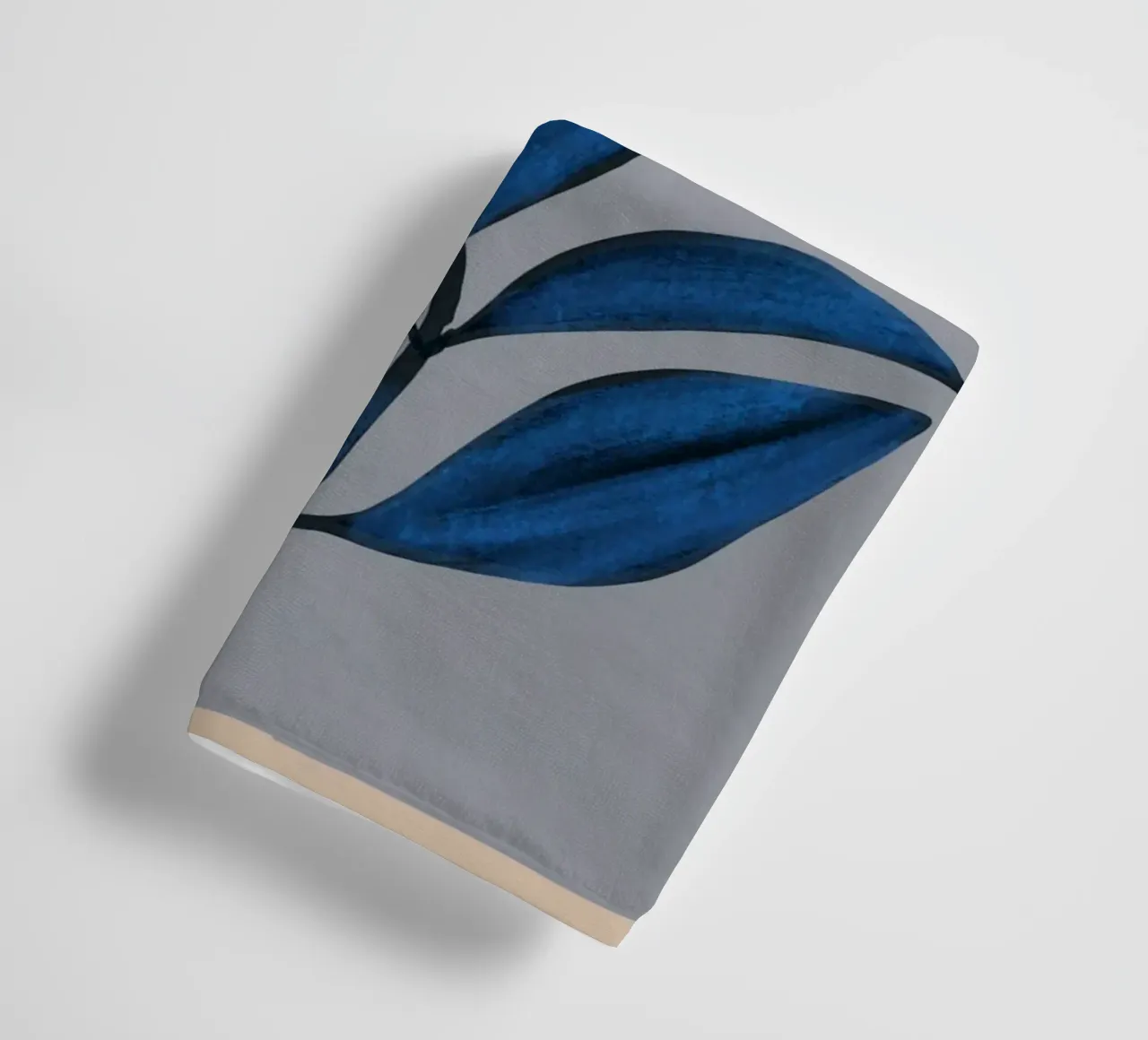 Blauer Zweig Handtuch von M.A.Z.U.N.