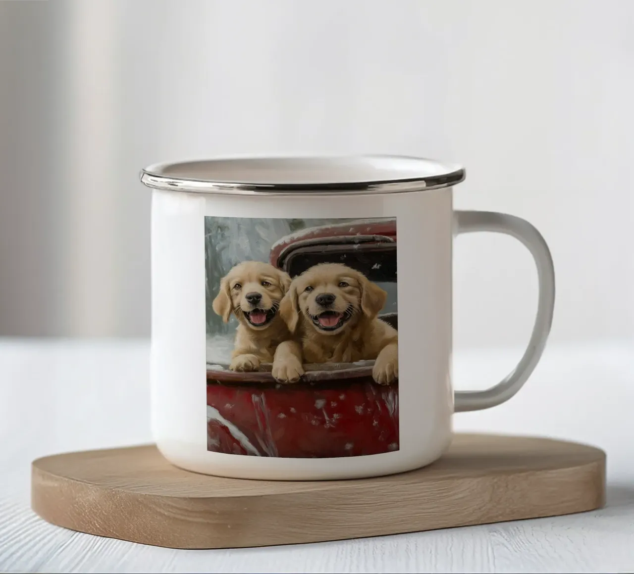 Gioia d'inverno - Due cuccioli di Golden Retriever tazza in smalto da Christmas Vibes 2025