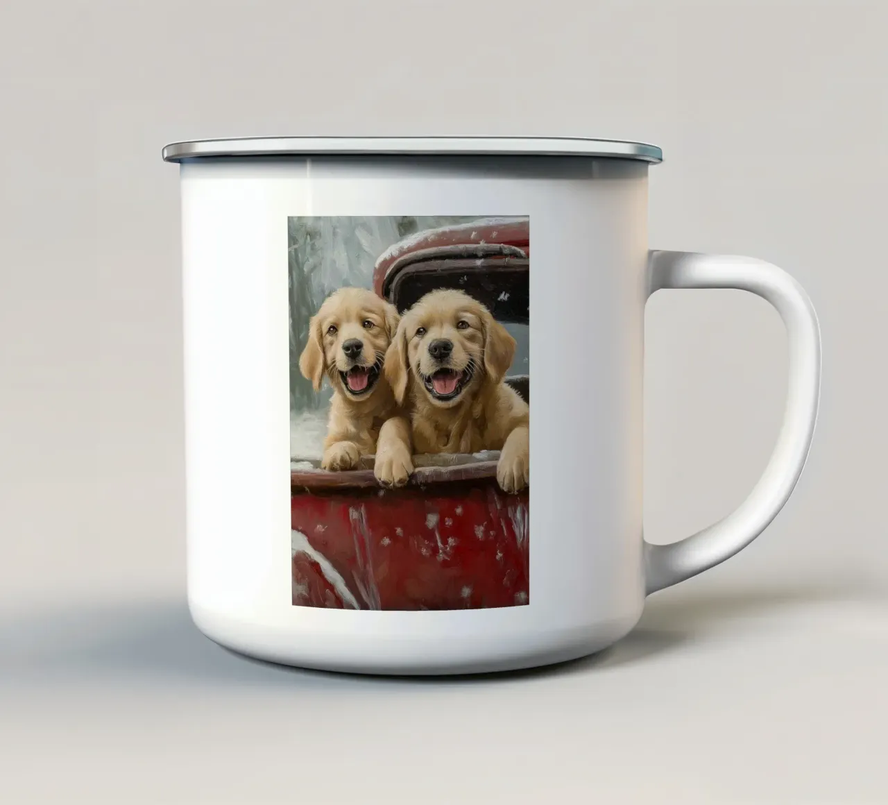 Gioia d'inverno - Due cuccioli di Golden Retriever tazza in smalto da Christmas Vibes 2025