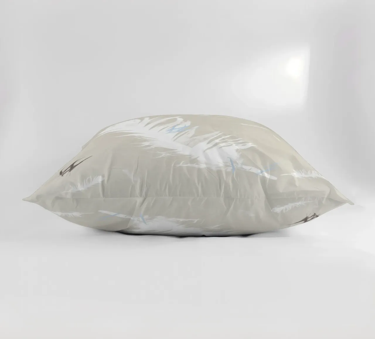 Feather In Your Cap cuscino da Catherine Aguilar