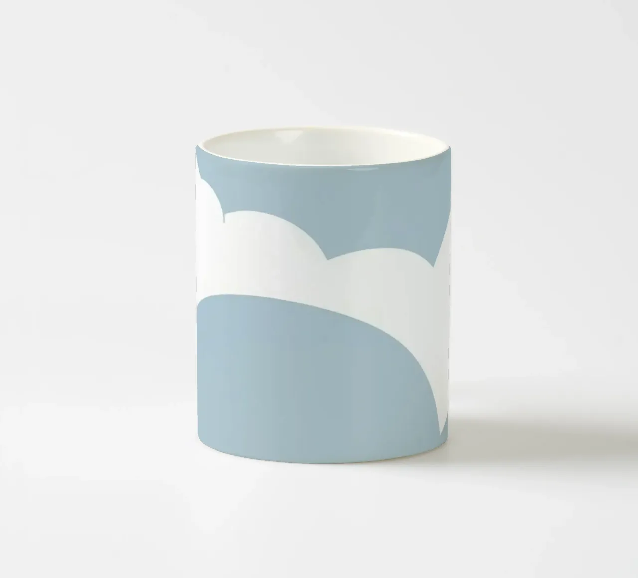 Semplice linea orizzontale che divide la composizione tazza in ceramica da LIFESTYLE OBJECTS