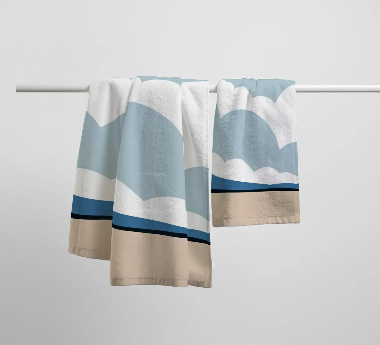Semplice linea orizzontale che divide la composizione asciugamano da bagno da LIFESTYLE OBJECTS