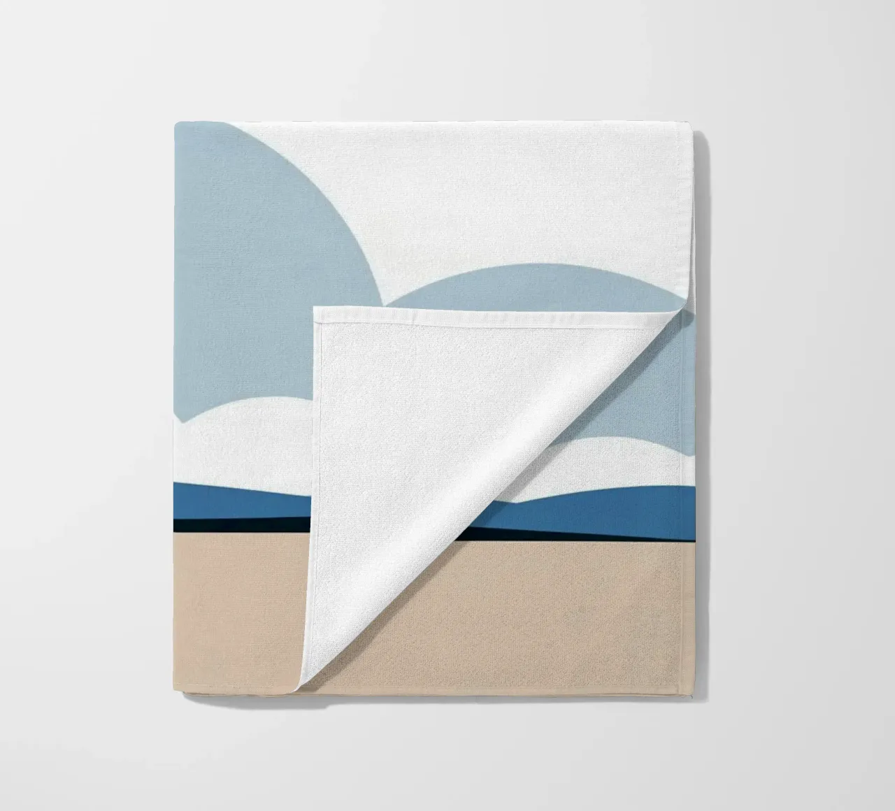 Semplice linea orizzontale che divide la composizione telo mare da LIFESTYLE OBJECTS