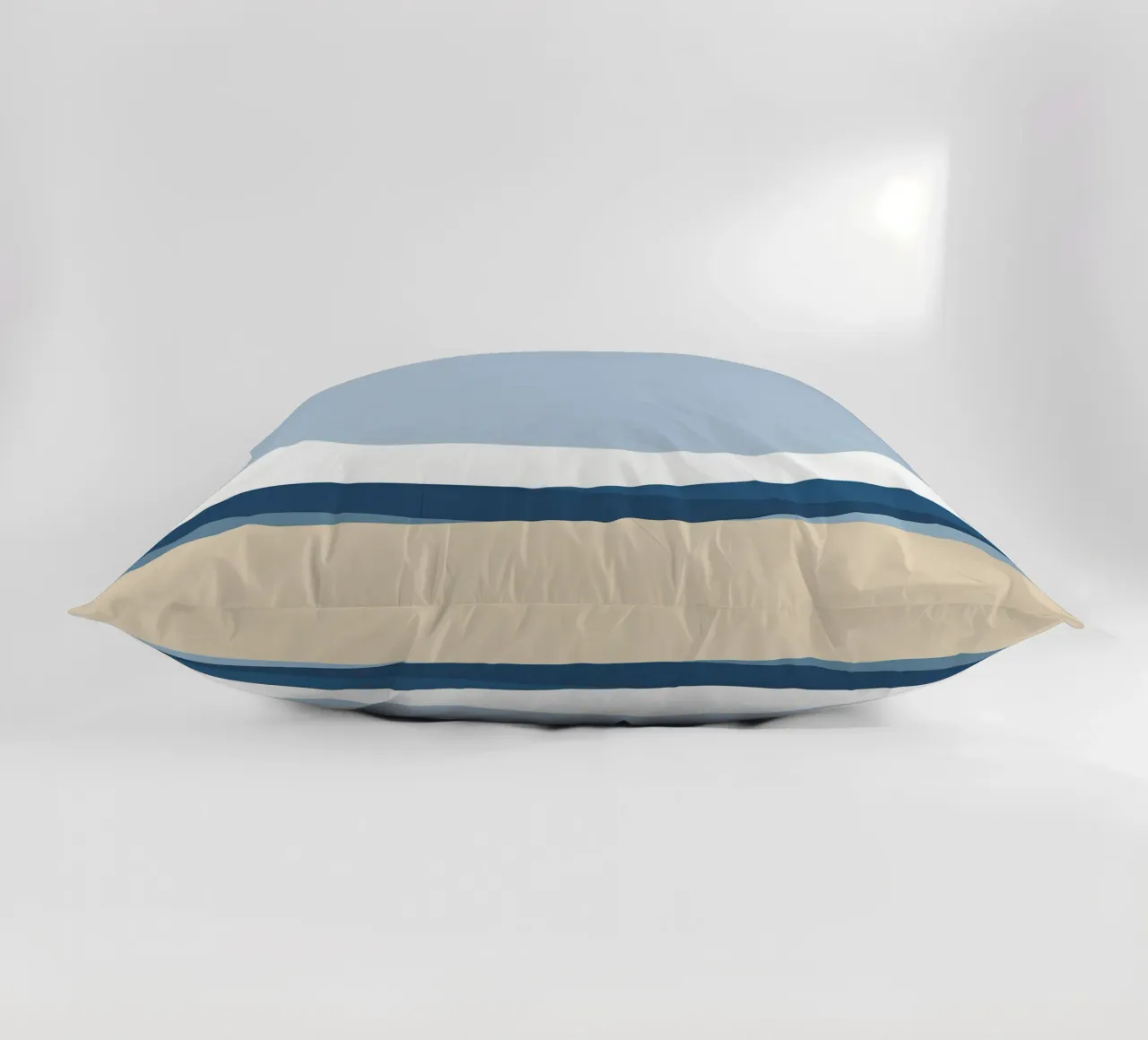 Semplice linea orizzontale che divide la composizione cuscino da LIFESTYLE OBJECTS