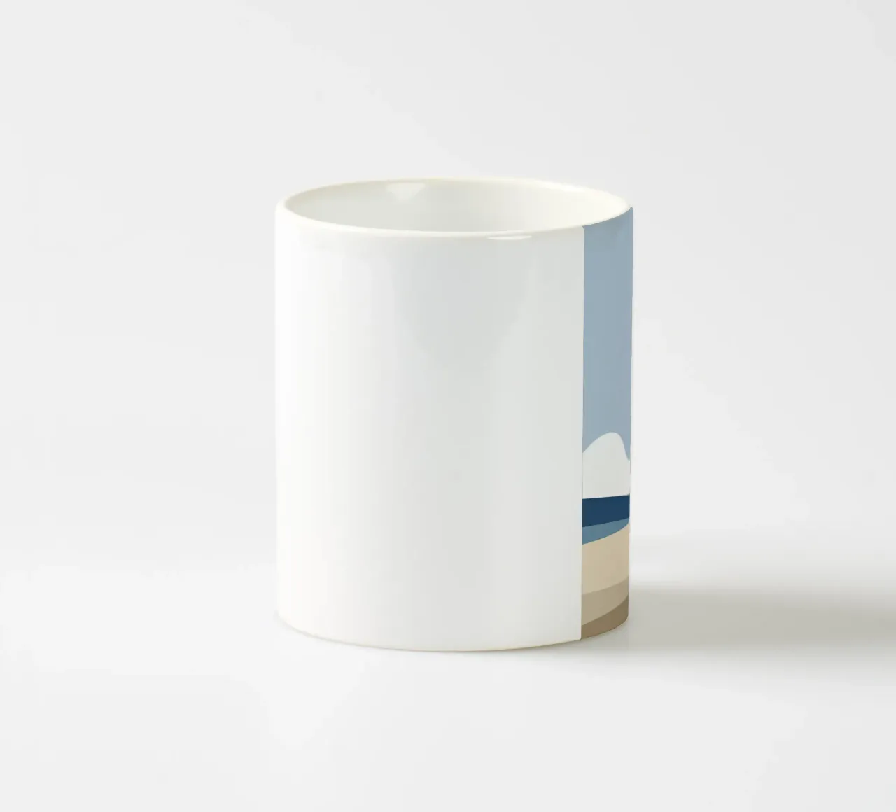 Semplice linea orizzontale che divide la composizione tazza in ceramica da LIFESTYLE OBJECTS