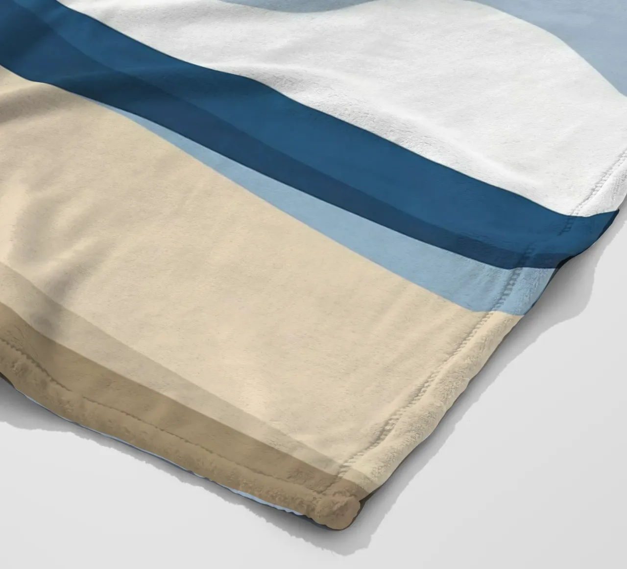Semplice linea orizzontale che divide la composizione coperta in pile da LIFESTYLE OBJECTS