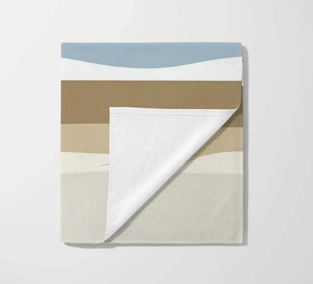 Semplice linea orizzontale che divide la composizione telo mare da LIFESTYLE OBJECTS