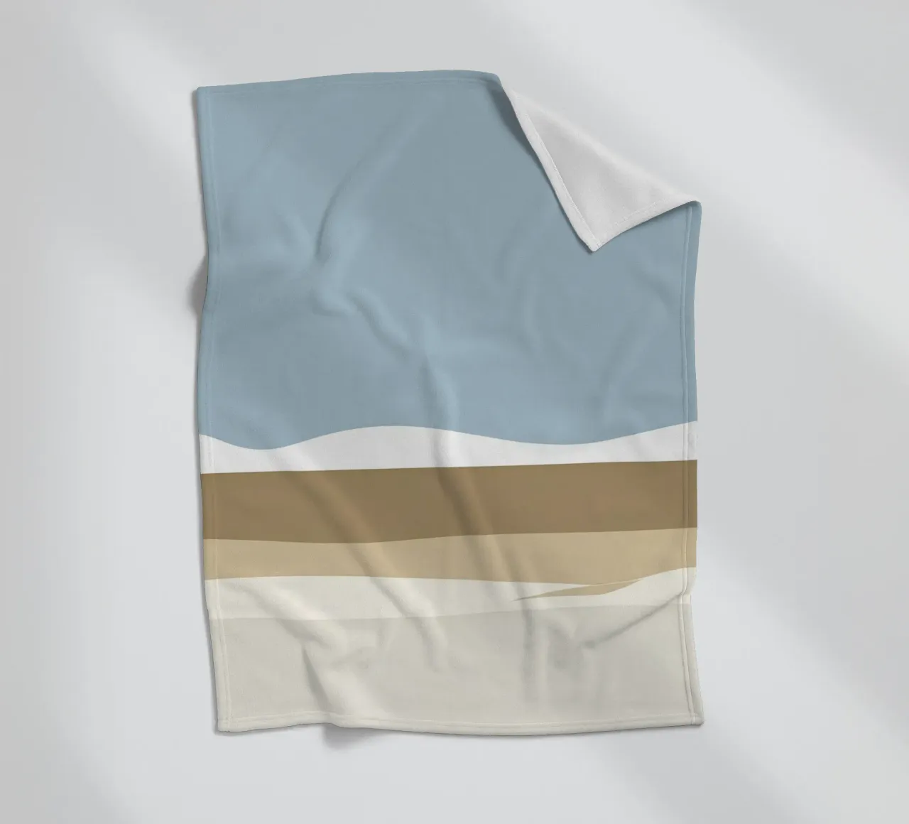 Semplice linea orizzontale che divide la composizione coperta in pile da LIFESTYLE OBJECTS