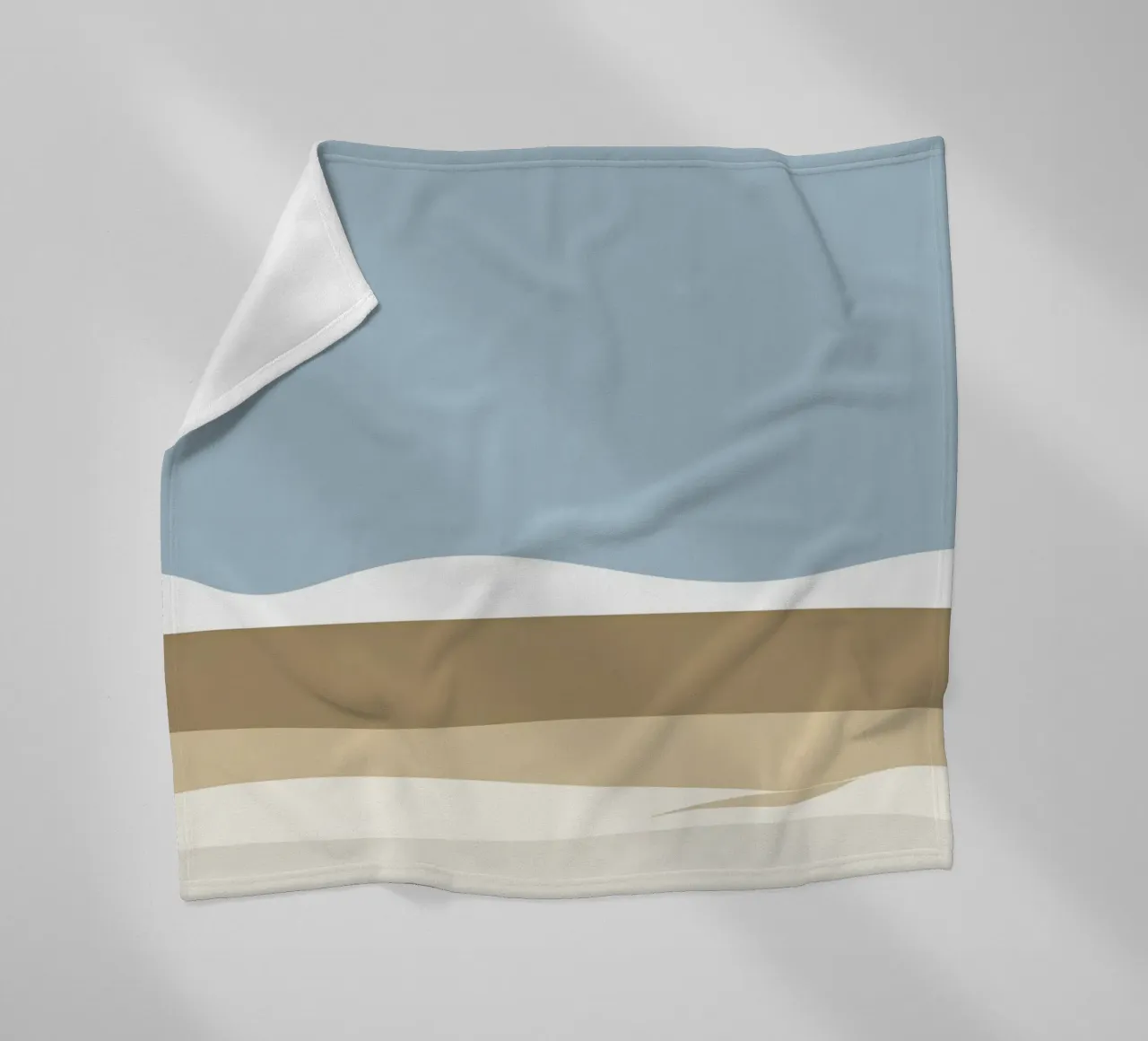 Semplice linea orizzontale che divide la composizione coperta in pile da LIFESTYLE OBJECTS