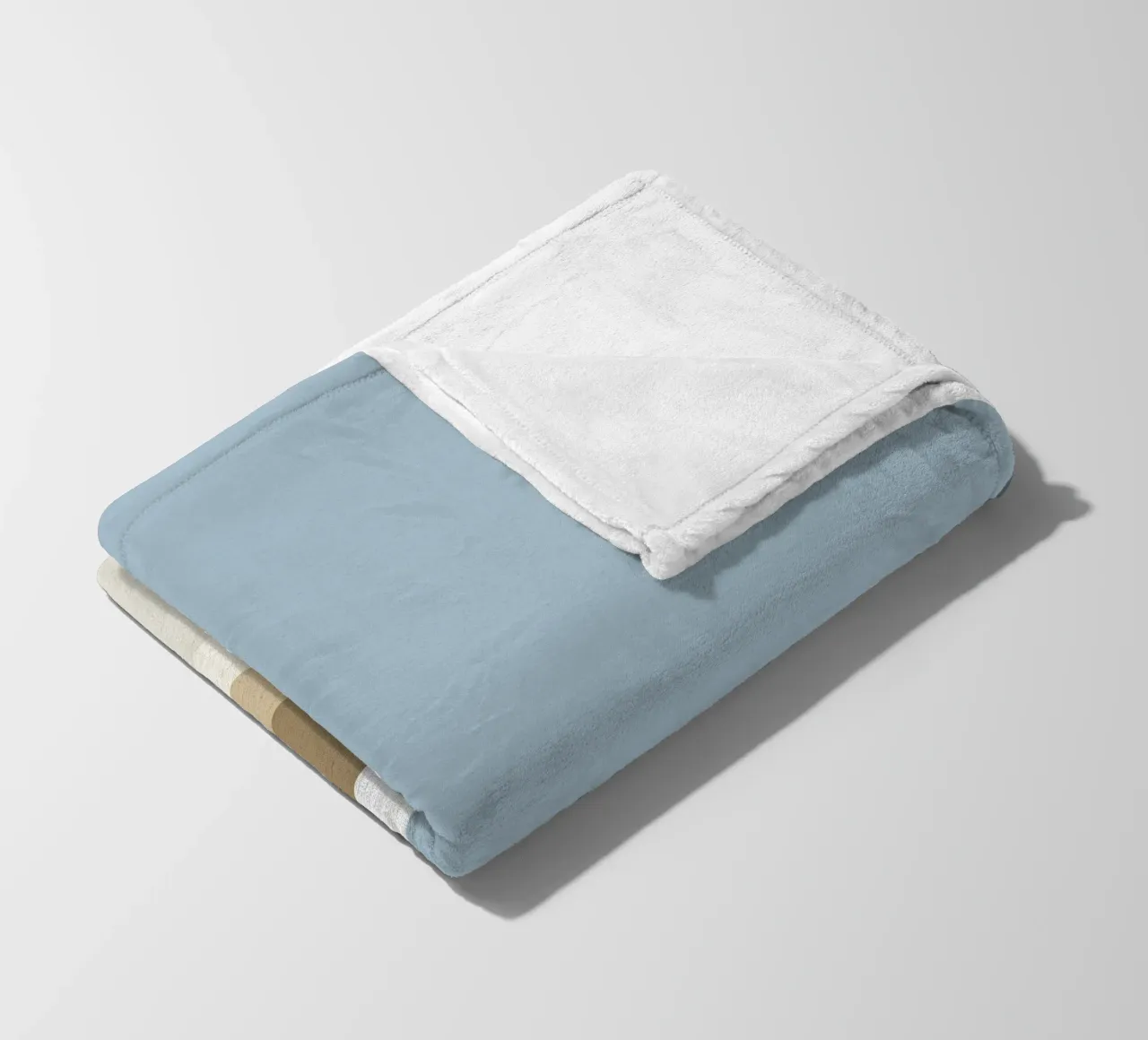 Semplice linea orizzontale che divide la composizione coperta in pile da LIFESTYLE OBJECTS