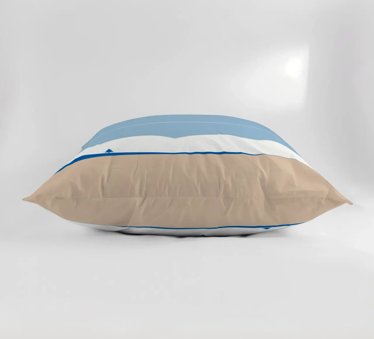 Semplice linea orizzontale che divide la composizione cuscino da LIFESTYLE OBJECTS