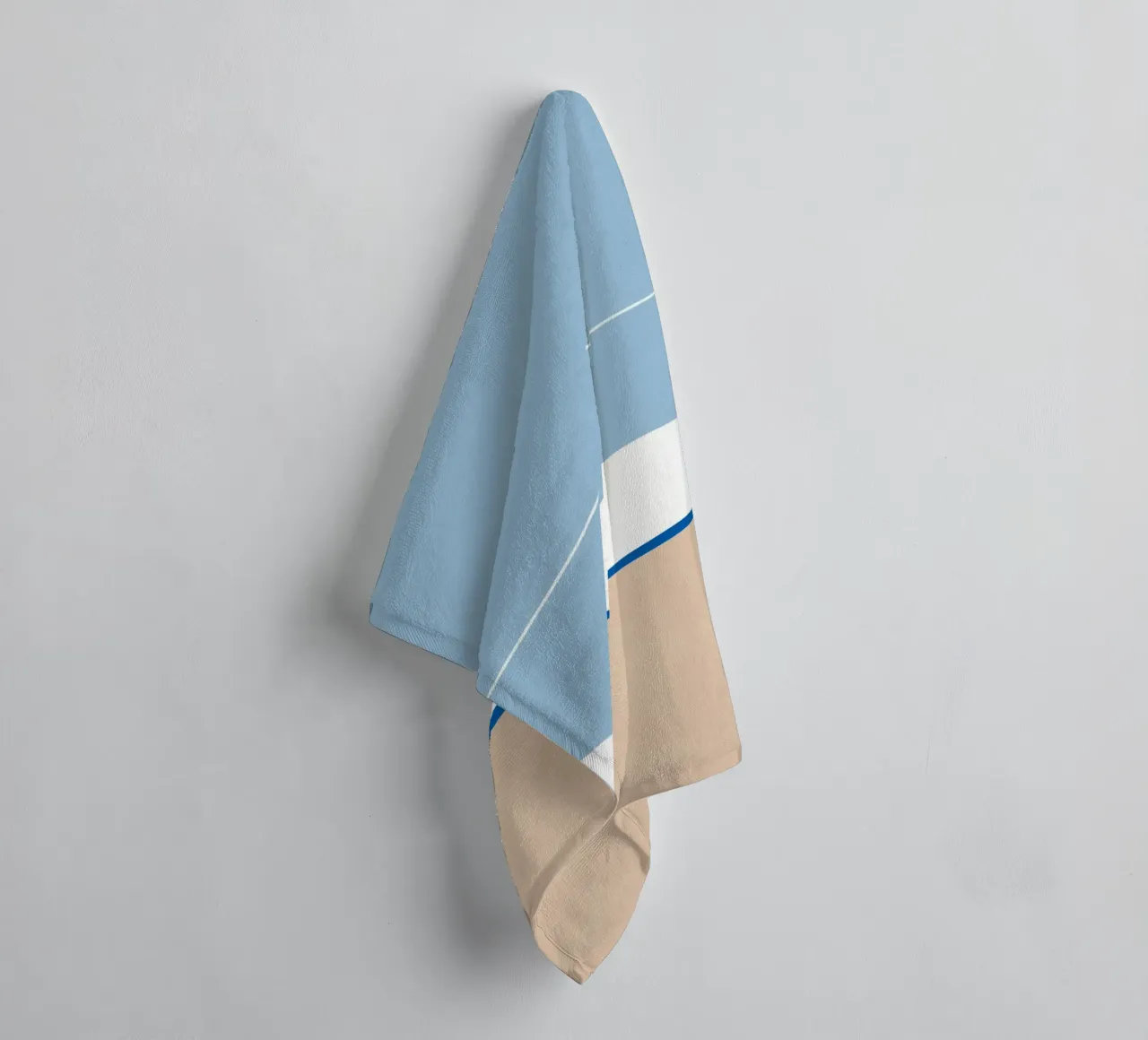 Semplice linea orizzontale che divide la composizione asciugamano da bagno da LIFESTYLE OBJECTS