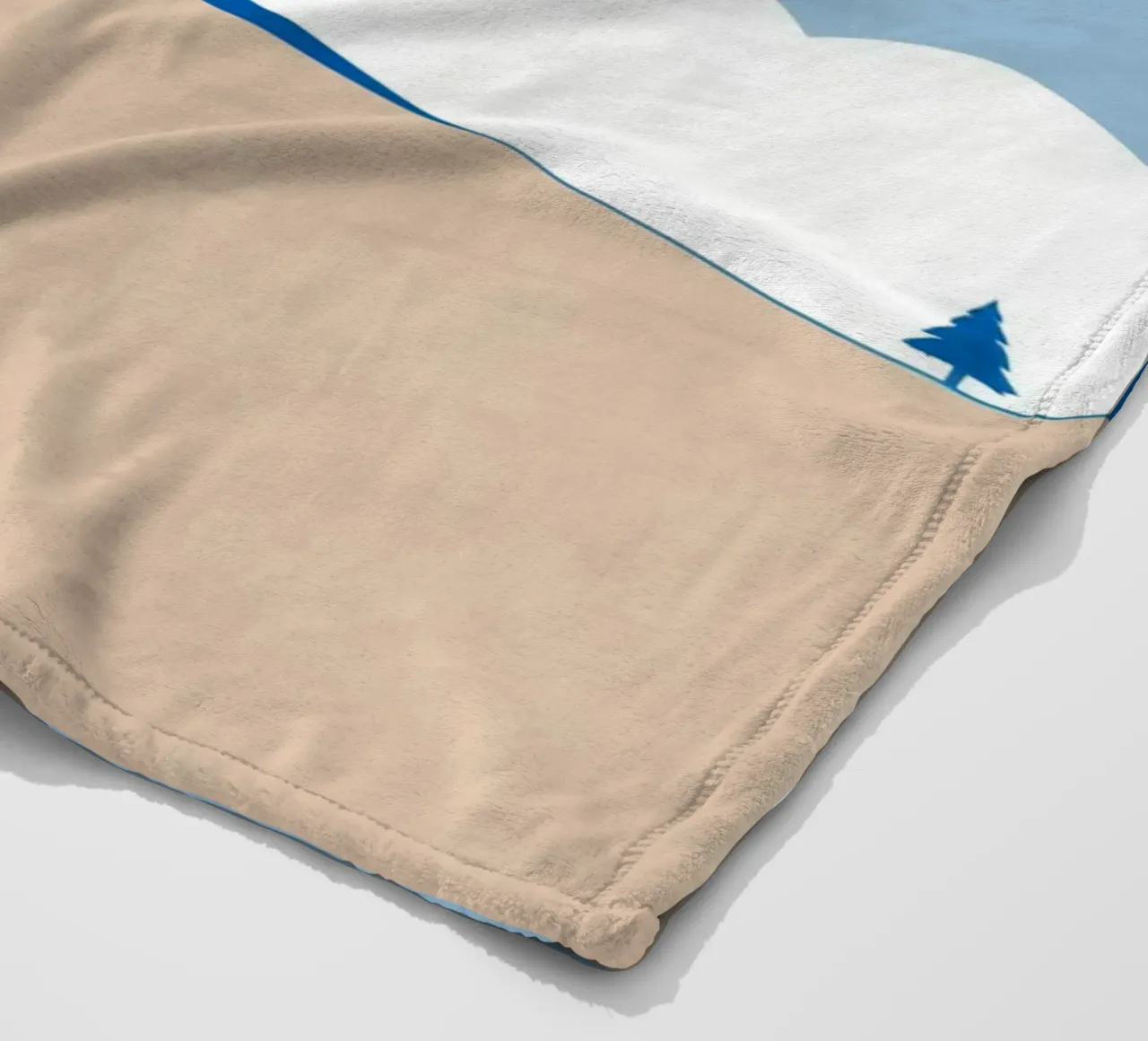 Semplice linea orizzontale che divide la composizione coperta in pile da LIFESTYLE OBJECTS