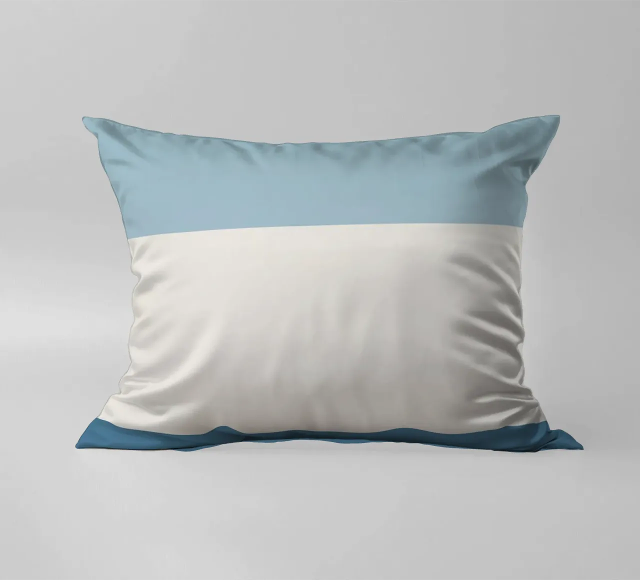 Semplice linea orizzontale che divide la composizione cuscino da LIFESTYLE OBJECTS